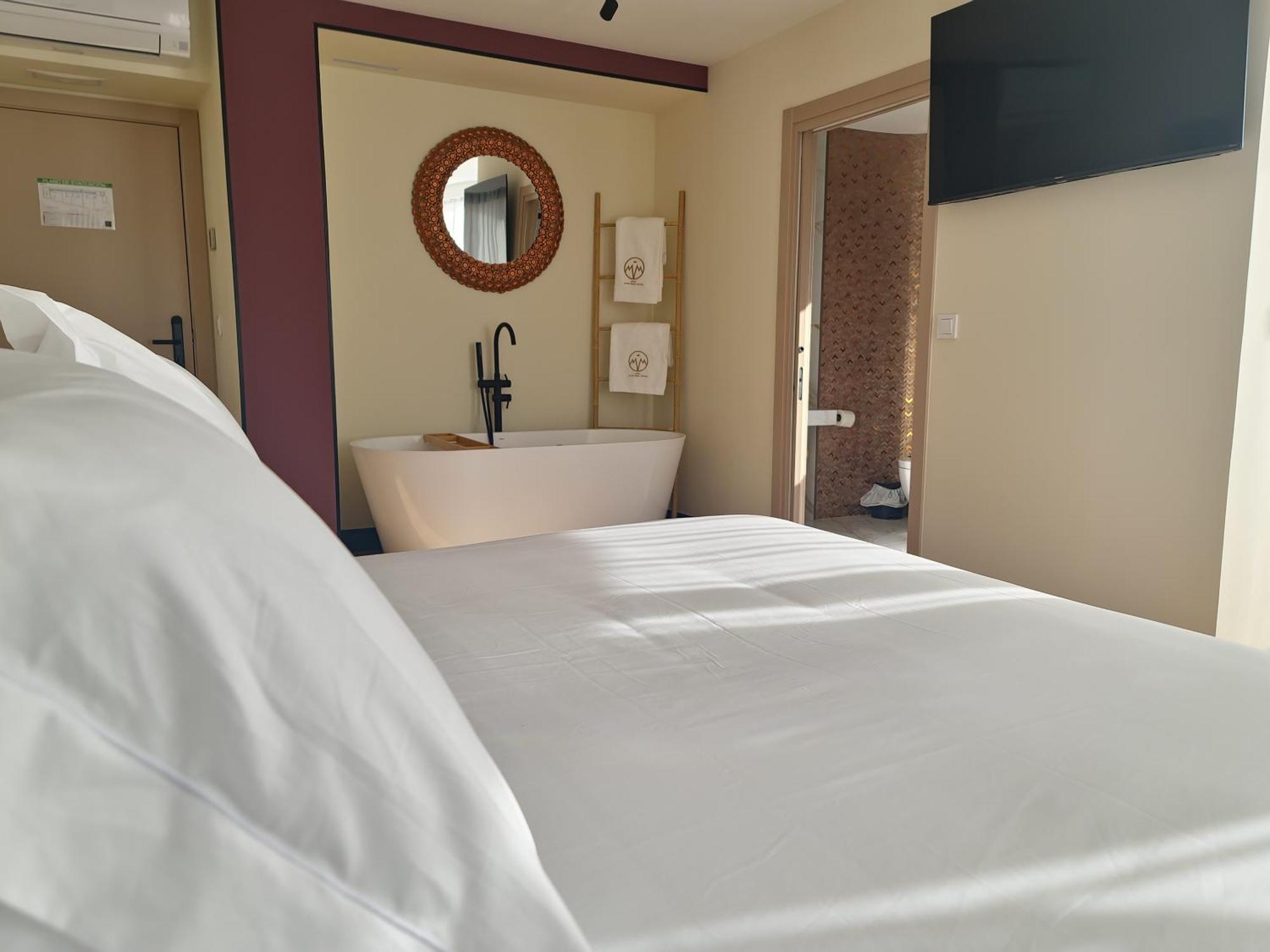 Hotel Suites Moma Centro Villanueva De La Serena Exteriör bild