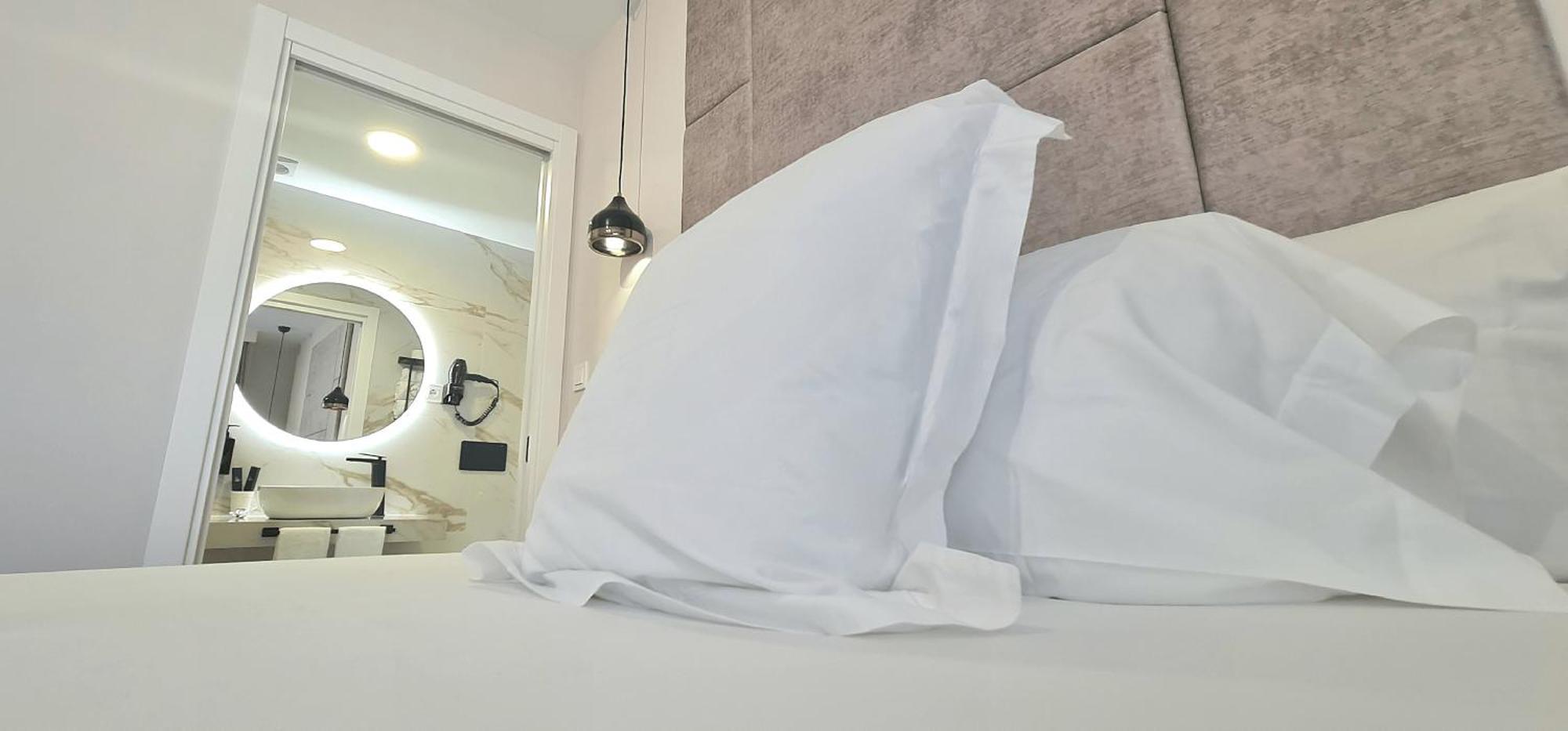 Hotel Suites Moma Centro Villanueva De La Serena Exteriör bild