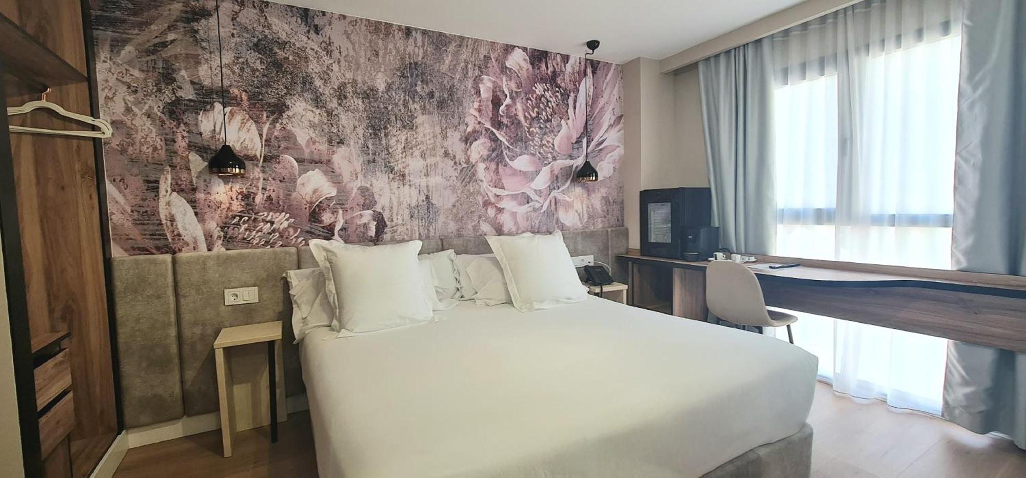 Hotel Suites Moma Centro Villanueva De La Serena Exteriör bild